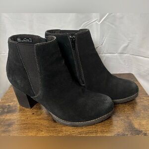 Clarks Womens Pause Camelia Boot 8.5 Black Suede Chelsea Bootie Block Heel